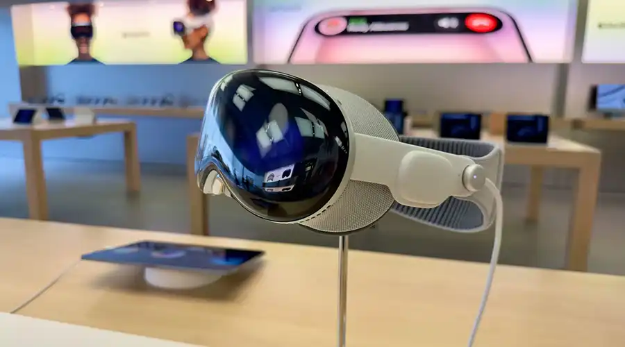 Why 1–2" AMOLEDs Are Key to AR/XR in 2025